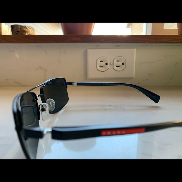 Prada sunglasses - Picture 4 of 5